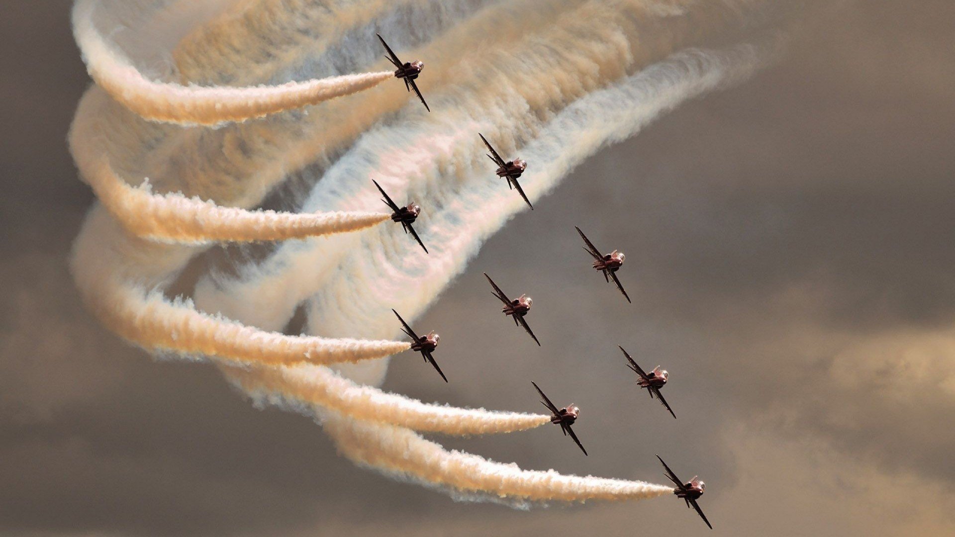 女排横扫对手强势挺进四强，女排遭横扫